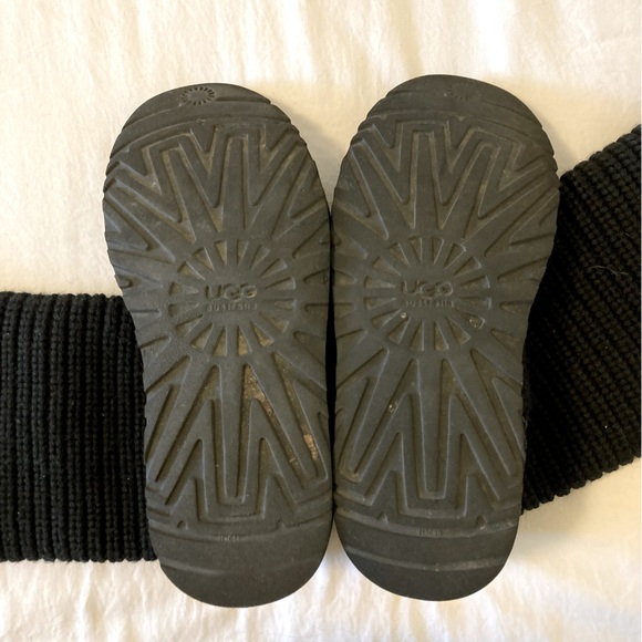 UGG Classic Cardy Wool Knit Mid-calf Botton Boots, Black, size 6 Women’s - Picture 5 of 9